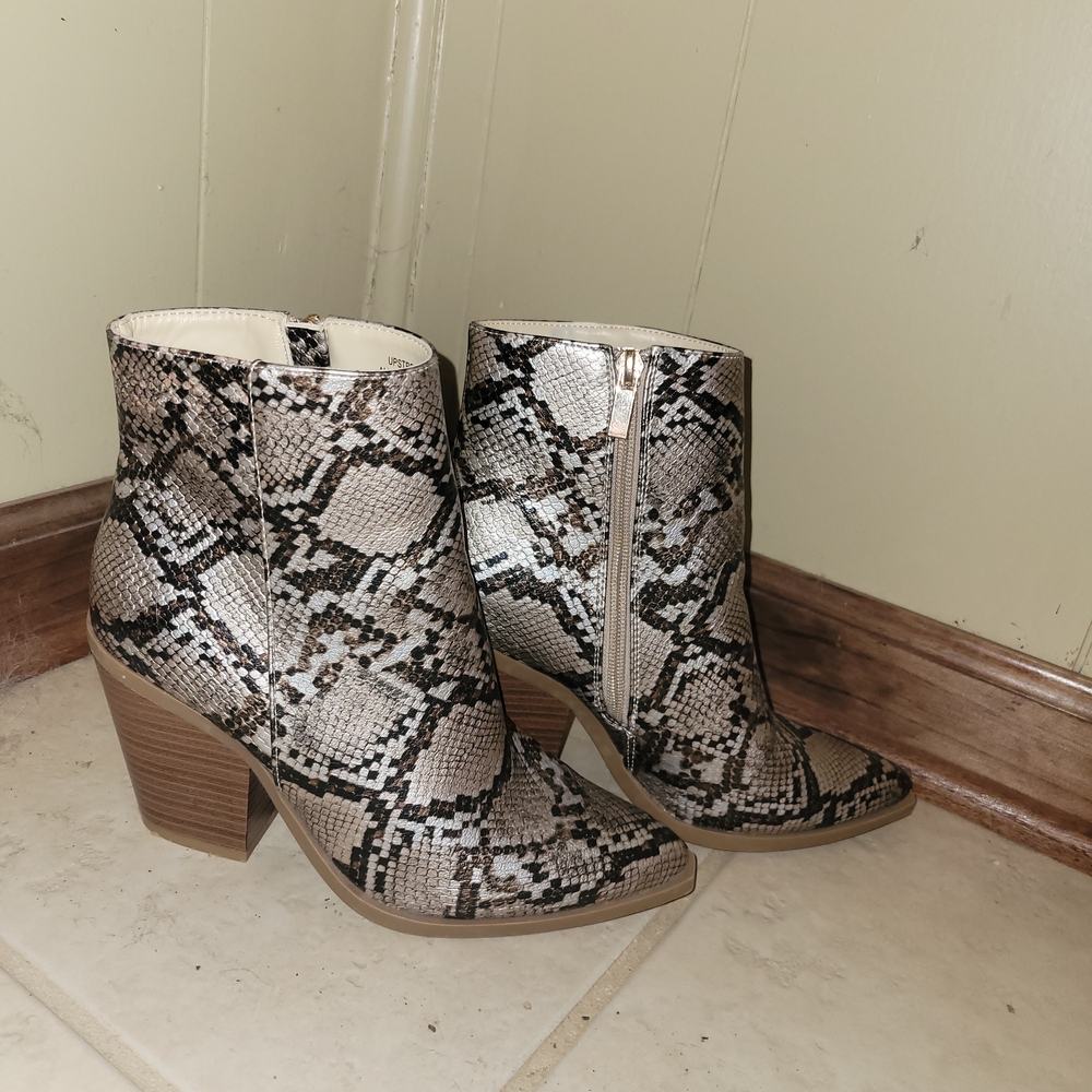 BAMBOO Snakeskin Pattern Ankle Booties
